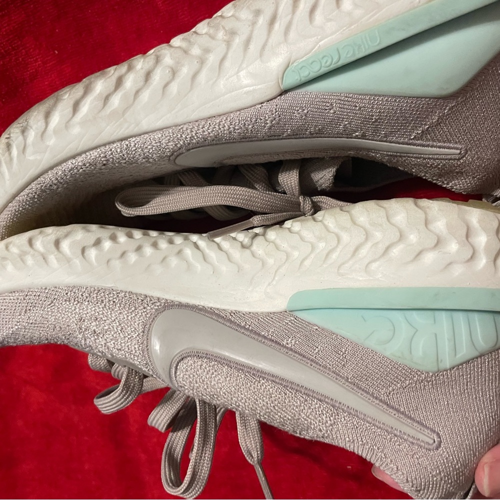 Nike Women's epic react 9.5